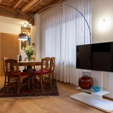 Boutique By Rent *