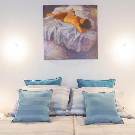 Boutique By Rent Apartment *
